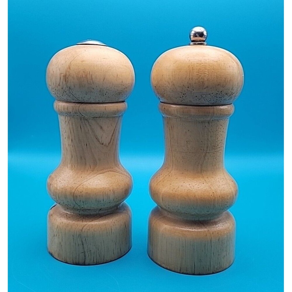 Vintage Chef Specialties Wood Wooden Salt Shaker & Pepper Mill Grinder Set 5½"